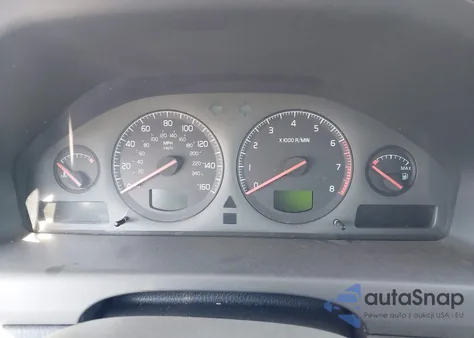 2001 Volvo V70 Xc from USA, damaged, VIN YV1SZ58D211044736